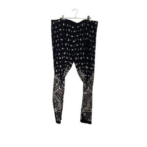 Torrid Black and White Moon Pattern Leggings
